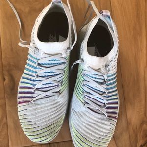 Nike flyknit size 8 flexible running shoes EUC